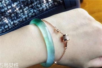 手鐲什么顏色好看？手鐲買哪種顏色好？