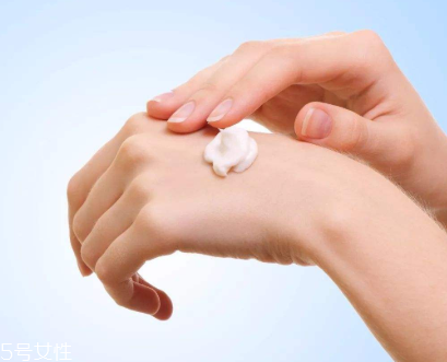 護手霜能抹頭發嗎 護手霜抹頭發有什么用