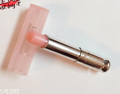 唇膏用完里邊怎么打開？唇膏剩一截怎么挖出來？