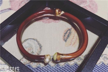 雞血藤手鐲可以碰水嗎？雞血藤手鐲沾水好嗎？