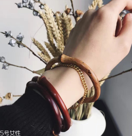 雞血藤手鐲有什么功效？雞血藤手鐲佩戴的好處
