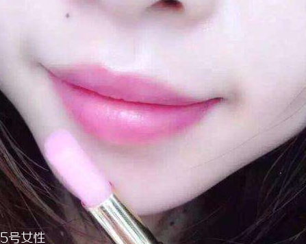 唇膏過敏怎么辦？唇膏過敏癥狀