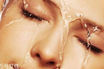 化妝水是什么？化妝水是什么時候用的？