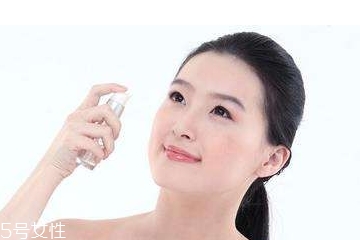化妝水為什么要拍？化妝水是拍還是抹？