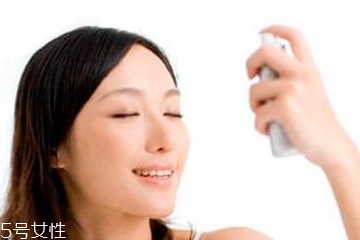 化妝水二次清潔怎么用？怎么用化妝水做二次清潔？