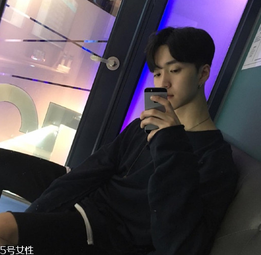 2022男生染什么顏色頭發好看 2022男生染發流行顏色
