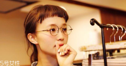戴眼鏡的女生適合什么發型 女生戴眼鏡好看的發型