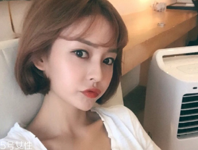 戴眼鏡的女生適合什么發型 女生戴眼鏡好看的發型