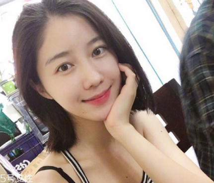 戴眼鏡的女生適合什么發型 女生戴眼鏡好看的發型