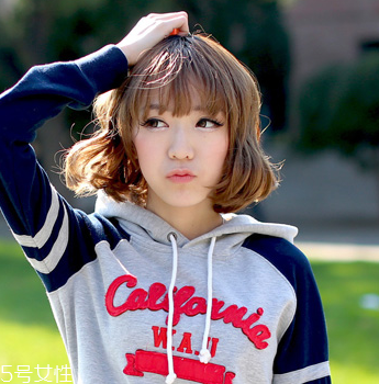 戴眼鏡的女生適合什么發型 女生戴眼鏡好看的發型
