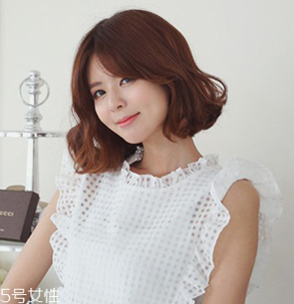 戴眼鏡的女生適合什么發型 女生戴眼鏡好看的發型