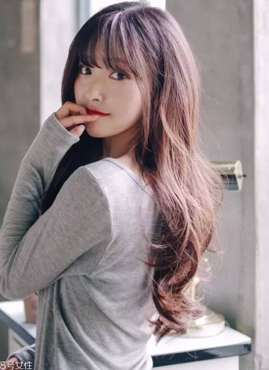 額頭高的女生適合什么發型 高額頭女生適合發型