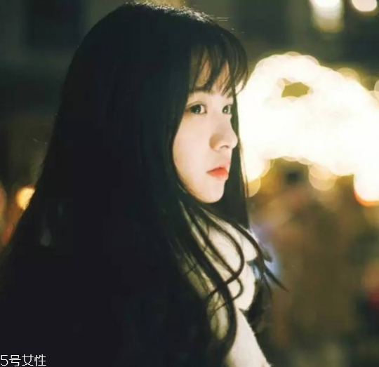 額頭高的女生適合什么發型 高額頭女生適合發型