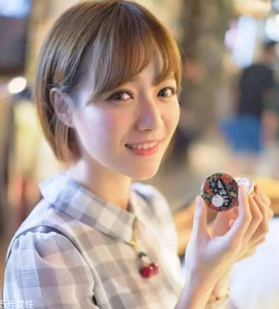 額頭高的女生適合什么發型 高額頭女生適合發型