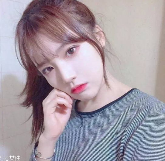 額頭高的女生適合什么發型 高額頭女生適合發型