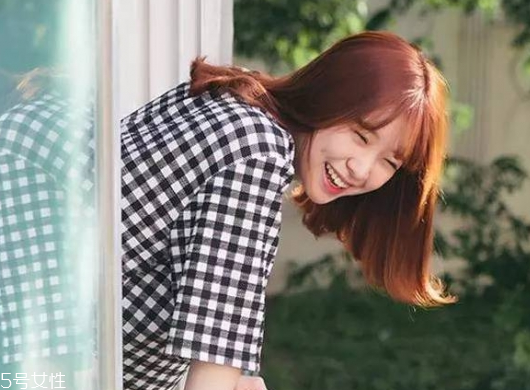 額頭高的女生適合什么發型 高額頭女生適合發型
