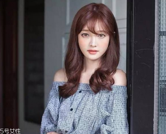 額頭高的女生適合什么發型 高額頭女生適合發型