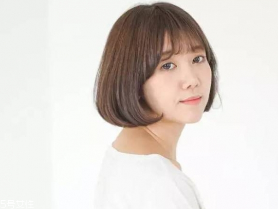 額頭高的女生適合什么發型 高額頭女生適合發型