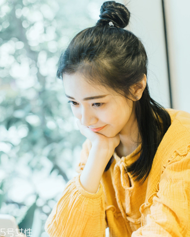 額頭高的女生適合什么發型 高額頭女生適合發型