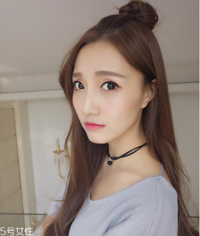 額頭高的女生適合什么發型 高額頭女生適合發型