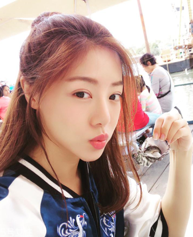 額頭高的女生適合什么發型 高額頭女生適合發型