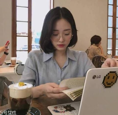 額頭高的女生適合什么發型 高額頭女生適合發型