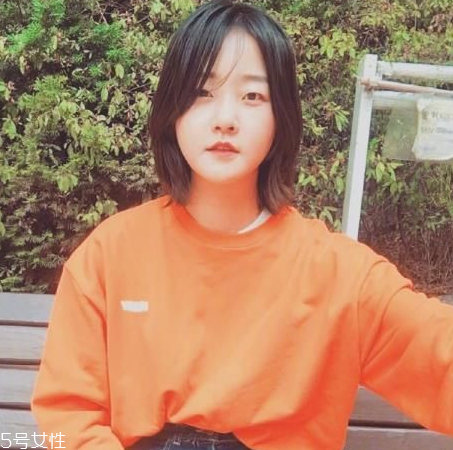 額頭高的女生適合什么發型 高額頭女生適合發型