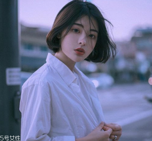 額頭高的女生適合什么發型 高額頭女生適合發型
