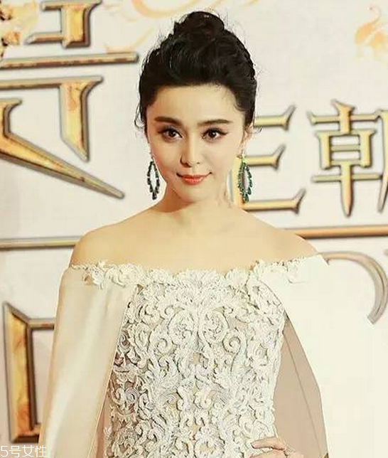 一字領適合胸大的人嗎 一字領適合什么發型