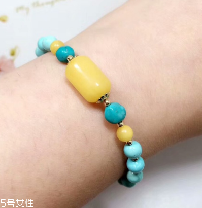綠松石可以戴著洗澡嗎？綠松石手串洗澡要摘嗎？