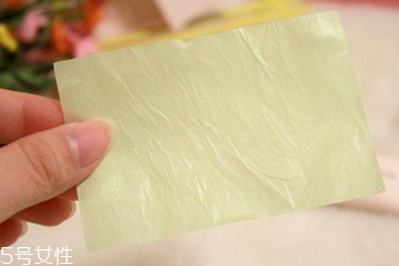 吸油紙會吸走防曬霜嗎？吸油紙會將水分帶走嗎？