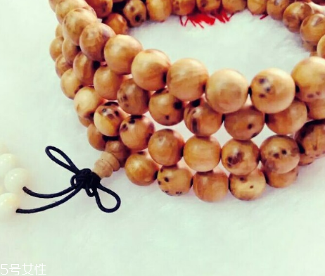 崖柏手串女人能帶嗎？崖柏手串適合女生戴嗎？