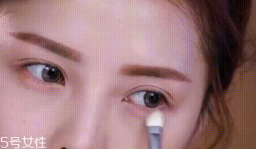 下眼影顯臟怎么辦？下眼影怎么畫不突兀？