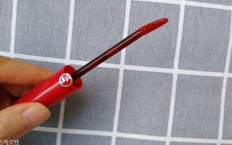 阿瑪尼紅管405什么質(zhì)地 不會流動的番茄醬