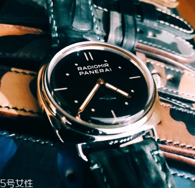 機械表可以戴著睡覺嗎 影響睡眠質量