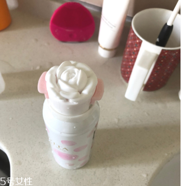 嘉娜寶玫瑰洗面奶適合什么膚質 立體玫瑰花潔面