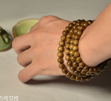 金絲楠木手串能上油嗎 不要經常上油
