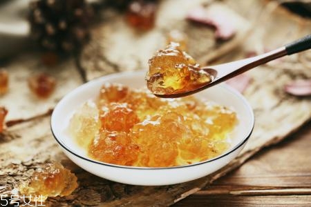 夏天泡桃膠要放冰箱嗎 解析好吃又養顏的桃膠做法