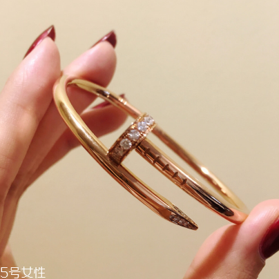 卡地亞釘子手鐲多少錢 展現御姐風范