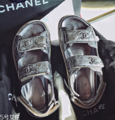 沙灘鞋和涼鞋的區別 兩者差別很大