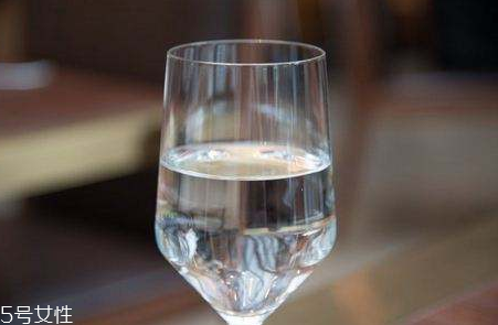 白酒是怎么釀造出來的 固態發酵法