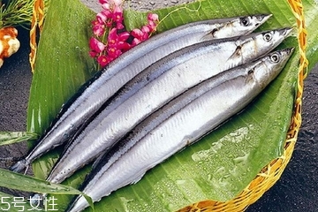 秋刀魚為什么放檸檬 去腥味調味
