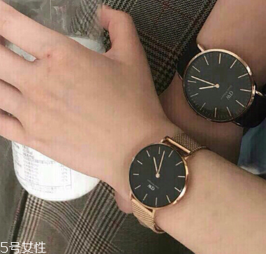dw手表為什么d是反的 打破常規設計