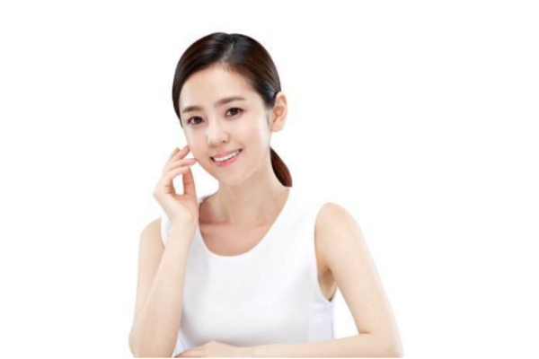 雙眼皮修復(fù)手術(shù)風(fēng)險(xiǎn)大嗎？都有哪些方法