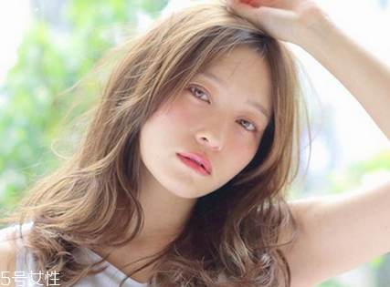 夏天黃皮適合什么發色 夏季染這些顏色顯白