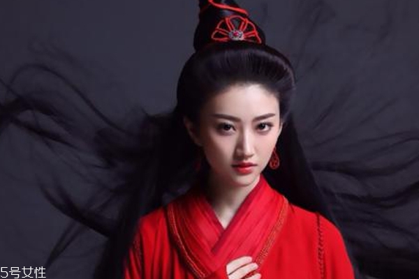 新手怎么畫好眼影 眼部整容術了解一下