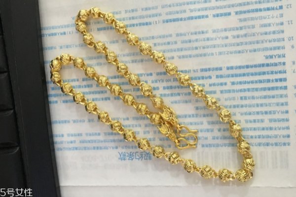 黃金項鏈為什么會發黑 是保養問題