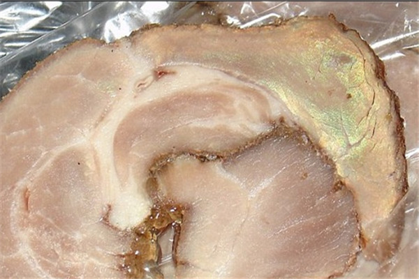 買回來的豬肉切開發綠發黃是怎么回事
