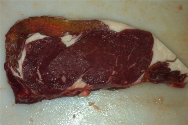 買回來的豬肉切開發綠發黃是怎么回事