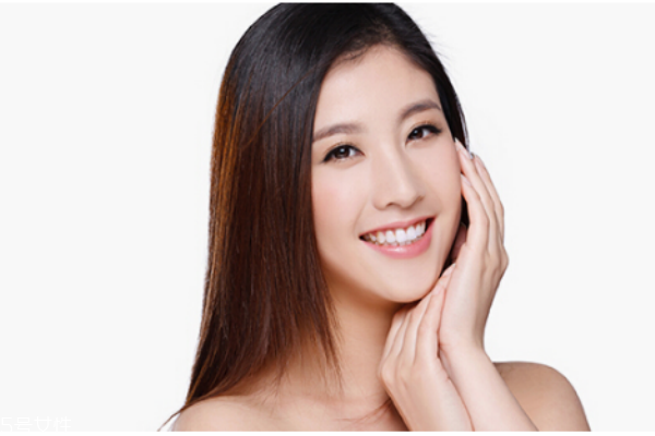 美白精華液晚上用嗎 美白精華使用誤區